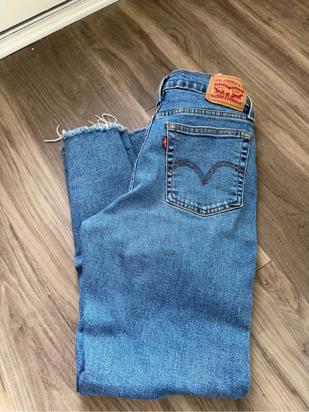 Levi's Wedgie Straight Jeans in Light Blue Denim with Frayed Hem
